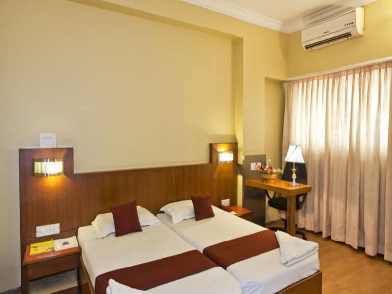 Hotel Maurya Palace Mysuru Zewnętrze zdjęcie